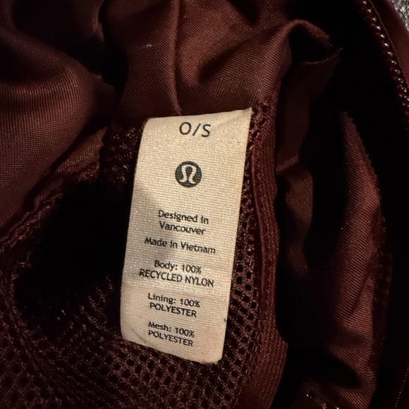 lululemon athletica Burgundy Feeling Ready bag! Excellent condition! - Picture 10 of 12